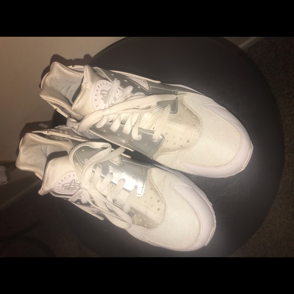 Shoes - Picture 2 of 7